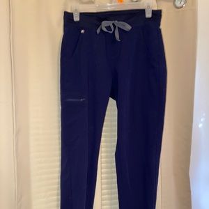 Figs jogger scrub pants in navy blue! Good condition. Size small, tall.